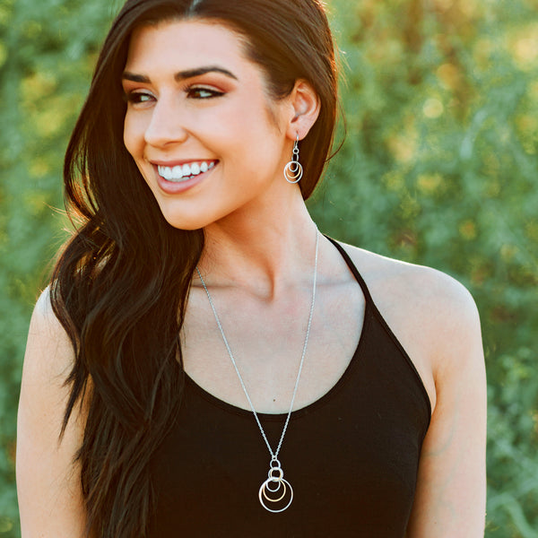 Concentric outlet circle earrings